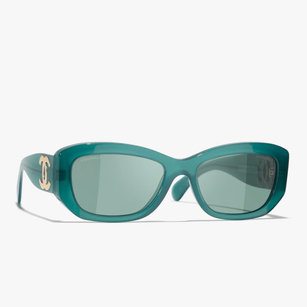 CHANEL Teal Cat-Eye Sunglasses with Gold CC Accent